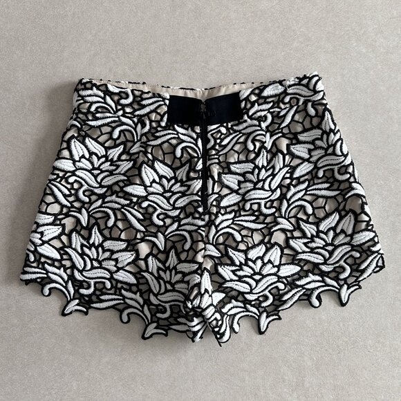 Alice + Olivia High-Waisted Lace Shorts ASO Taylor Swift - Picture 5 of 8
